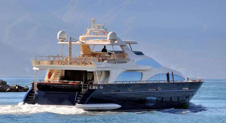 Luxury 105 ft Azimut Blau Yacht Charter in Puerto Vallarta