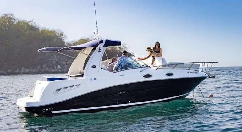 26 ft Sea Ray Boat Charter in Puerto Vallarta