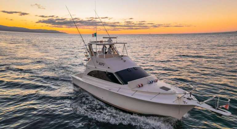40 ft Viking Fishing Yacht Charter in Puerto Vallarta