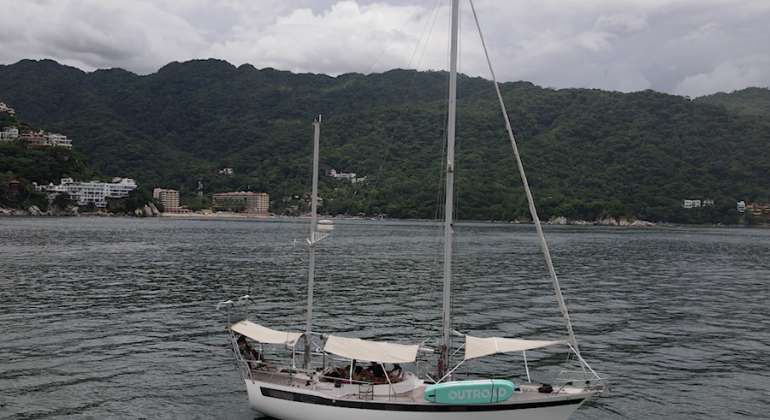 45 ft Luna Sailboat Charter Puerto Vallarta