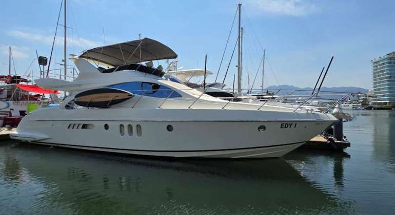 59 feet Azimut Yacht Charter Puerto Vallarta