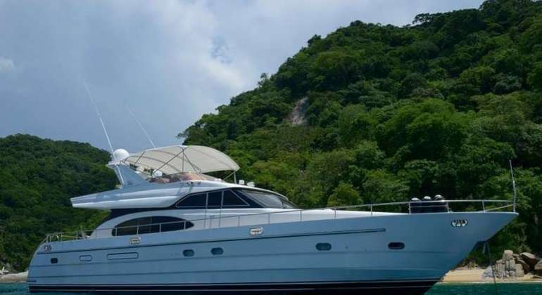 65 ft Vitech Yacht Charter in Puerto Vallarta