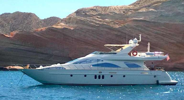 80 ft Azimut Yacht Charter in Puerto Vallarta